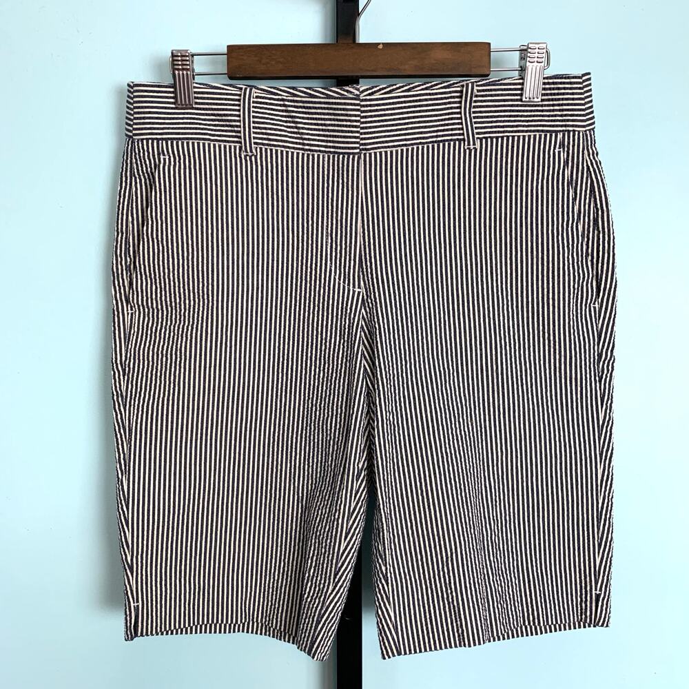 Ann Taylor Seersucker Bermuda Shorts Size 6 - Picture 2 of 5